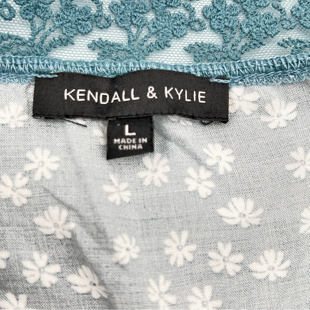Kendall & Kylie Teal/White Floral Lace V-Neck Crop Top w/Bustier Seams-Size L - Picture 9 of 10
